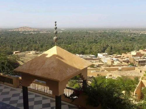 a gazebo with a view of a city at Maison d hôtes Tioute Chez Abdelmajid in Tiout