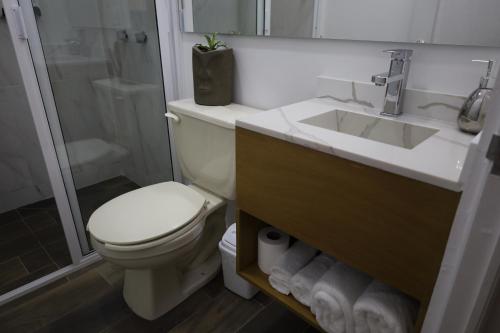 Un baño de Hotel Mado