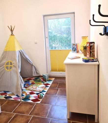 a room with a room with a tent on the floor at Familientraum auf 120 m2 in Rostock in Rostock
