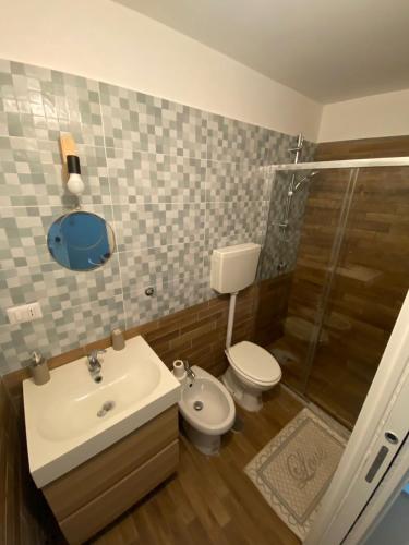 a bathroom with a toilet and a sink and a shower at Al Vicolo di Ercolano in Ercolano