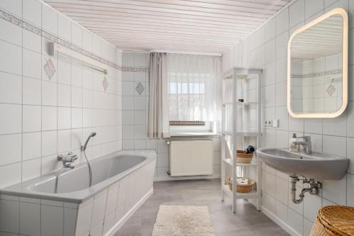 Phòng tắm tại Ferienhaus Zur Alten Burg/Familientreffen/Edersee