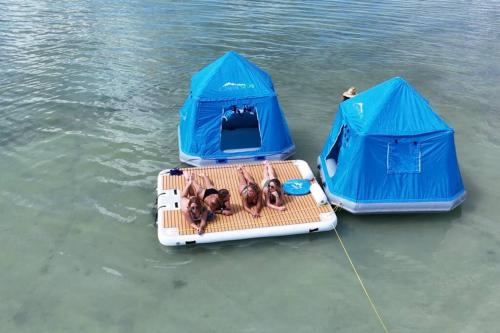 Ảnh trong thư viện ảnh của Bonnethead Key Floating Campground and Private Island ở Key West