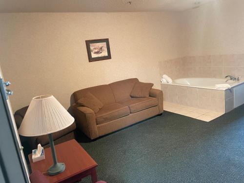 a living room with a couch and a bath tub at Santa's Lodge in Santa Claus