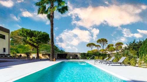 Swimmingpoolen hos eller tæt på La Gigasuite - Design Villa at Sea with Spa & Pool