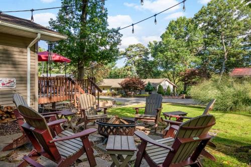 a group of chairs and a fire pit in a yard at Lakeview Retreat in Lakeville