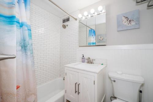 a bathroom with a sink and a toilet and a shower at Welcoming Barn, 2 BEDROOM & 1 Bath & Parking in Atlanta