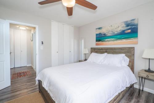 a bedroom with a white bed and a ceiling fan at Welcoming Barn, 2 BEDROOM & 1 Bath & Parking in Atlanta