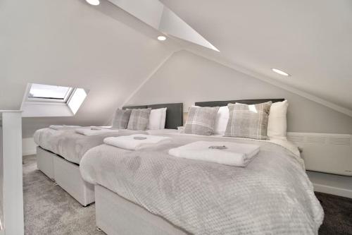 a bedroom with two beds with white sheets and a window at Dane Duplex Studio 8 – Coventry in Coventry
