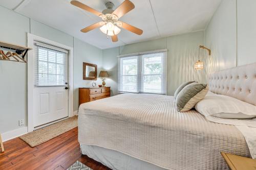una camera da letto con un letto e un ventilatore a soffitto di Dtwn St Marys Home Near Waterfront Pets Welcome! a Saint Marys