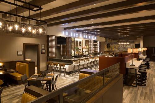 Ein Sitzbereich in der Unterkunft Sheraton Parsippany Hotel