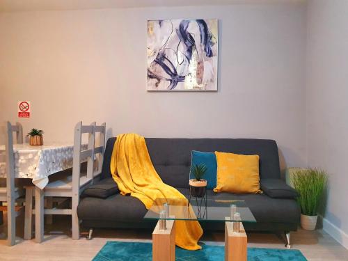 Un lugar para sentarse en Serviced Accommodation near London and Stansted - 2 bedrooms 