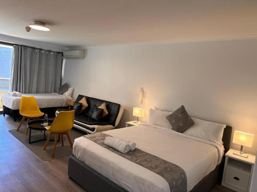 Ένα ή περισσότερα κρεβάτια σε δωμάτιο στο Paxsafe Sydney Hyde Park Private Apartments