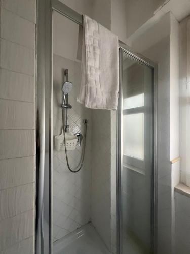 Ένα μπάνιο στο Suite 84 Holiday Home