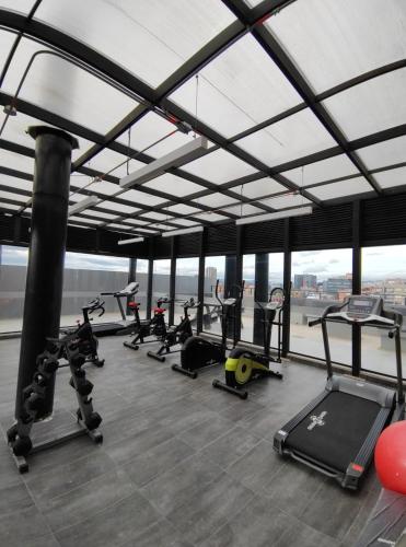 Fitness centrum a/nebo fitness zařízení v ubytování Acogedor Apartaestudio & coworking en Chapinero Alto Zona G