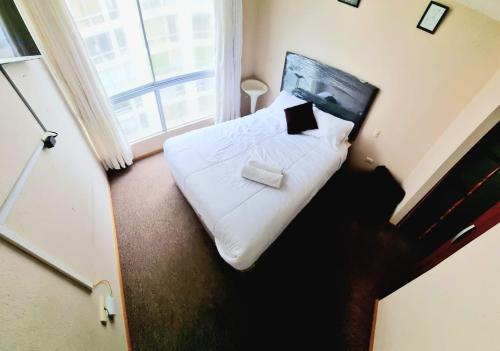 Llit o llits en una habitació de Suite Costanera Airport frente al Mar 1B1002
