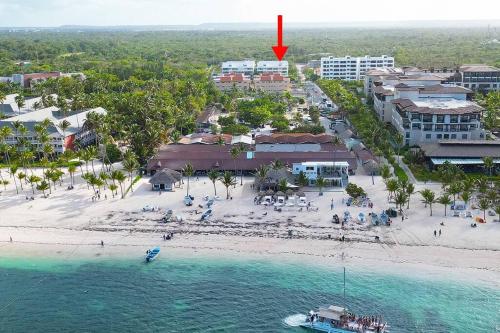 Charming 2 Bedroom Apartment with Pool