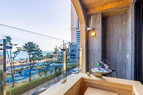 a balcony with a sink and a view of a city at Hound Hotel Ulsan in Ulsan