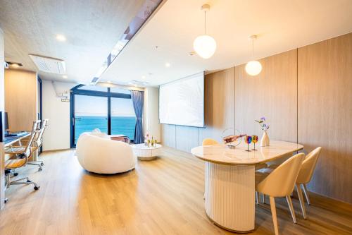 Area soggiorno di Hound Hotel Ulsan