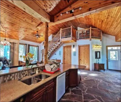 Foto dalla galleria di Waterfront Cottage in Lion's Head a Stokes Bay