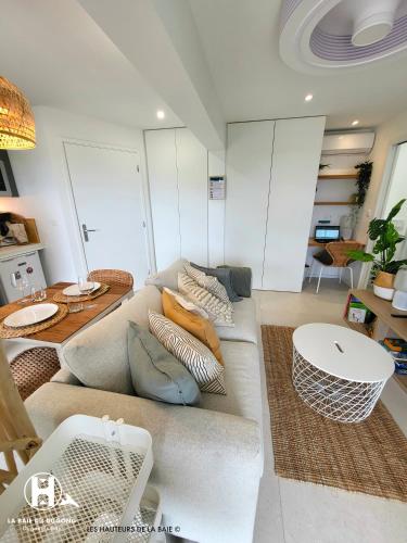 a living room with a couch and a table at Les Hauteurs de la Baie in Noumea