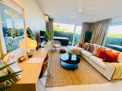 a living room with a couch and a table at Les Hauteurs de la Baie in Noumea