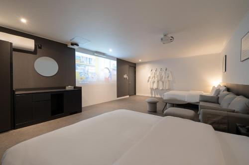 Postel nebo postele na pokoji v ubytování Workers Hotel Daejeon by Aank