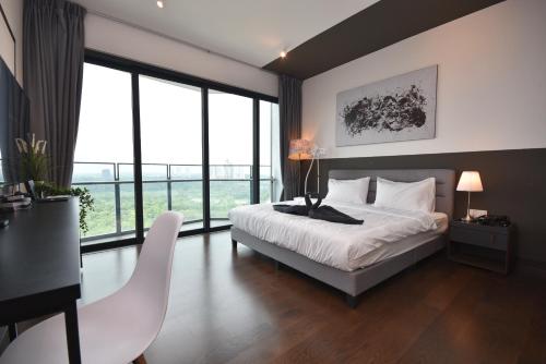 a bedroom with a bed and a table and chairs at Almas Suite by Nest Home【Puteri Harbour & LEGOLAND】 in Nusajaya