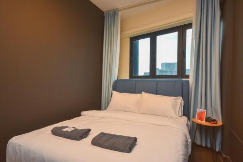 a bedroom with a large bed with a window at Almas Suite by Nest Home【Puteri Harbour & LEGOLAND】 in Nusajaya
