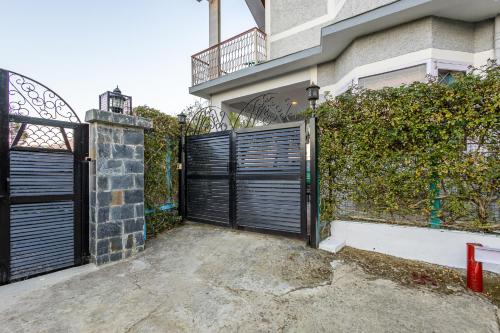 a black gate in the side of a house at Breezedale in Shimla