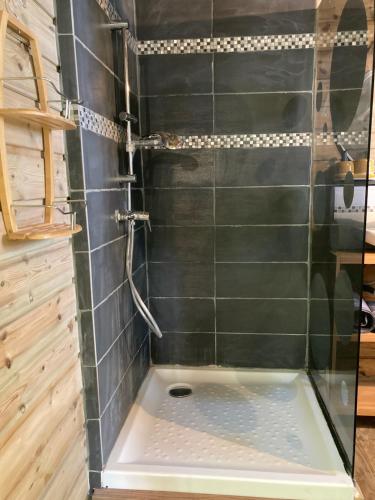 Gallery image of Tiny house bois cosy « Halte là » in La Possession