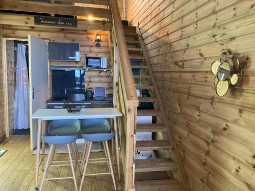 Gallery image of Tiny house bois cosy « Halte là » in La Possession