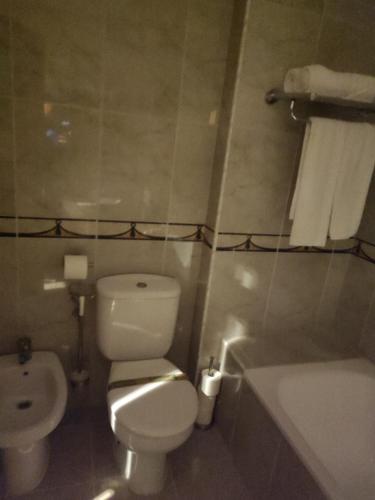 Bilik mandi di HOTEL LOS CAÑAS