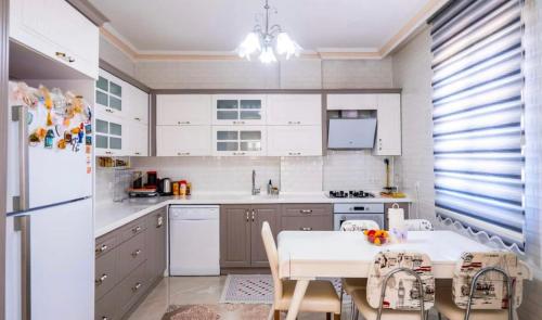 A cozinha ou cozinha compacta de Öztürk Farm House