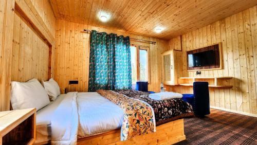 Krevet ili kreveti u jedinici u okviru objekta Nigeen Residency Resort -The Lake View Resort