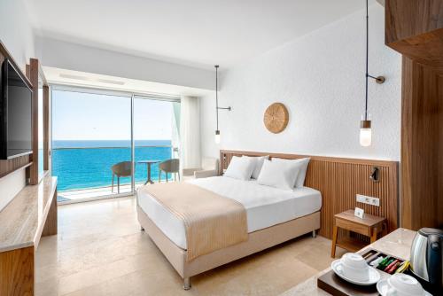 a bedroom with a bed and a view of the ocean at Yalihan Una in Avsallar