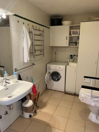 een badkamer met een wastafel en een wasmachine bij Atlantic View Apartment Los Cristianos At Marysol Hotel Tenerife in Arona