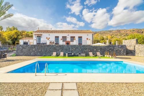 Vittoria Holidays Home