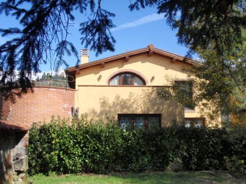 an external view of the house at Tiberio in Loro Ciuffenna