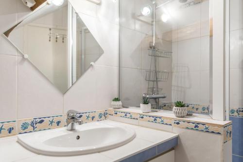 a bathroom with a sink and a mirror at Le Relais de Mont in Faye-dʼAnjou