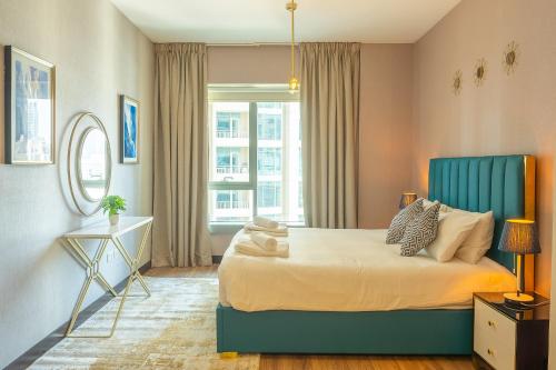 Ένα ή περισσότερα κρεβάτια σε δωμάτιο στο BellaVista 29 Boulevard 1 Bedroom Apartment with Extra Bedroom Partial Fountain Views