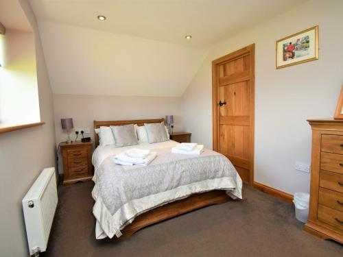 a bedroom with a bed with two towels on it at 3 Bed in Ironbridge HWLOC in Buildwas