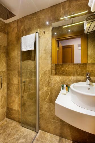 Salle de bains dans l'établissement Hilton Garden Inn Kocaeli Sekerpinar