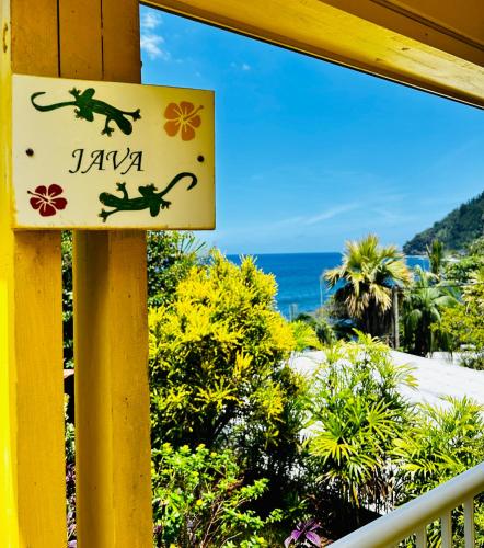 Landskap semula jadi dekat dengan chalet