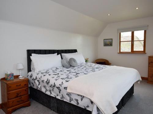 a bedroom with a large bed and a window at 2 bed in Petham 55811 in Waltham