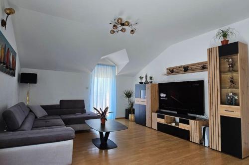 4-Bedroom Family Paradise with Top View