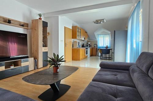 4-Bedroom Family Paradise with Top View