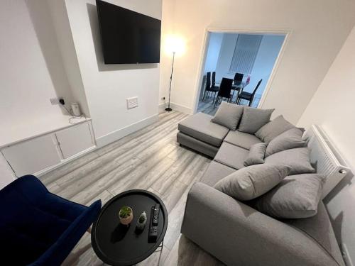 No. 51 - Modern 4 bed Image