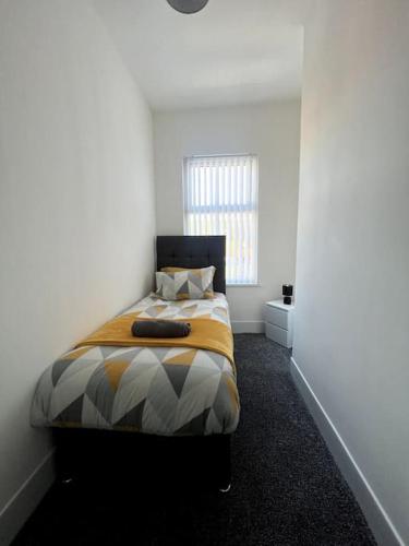 Posteľ alebo postele v izbe v ubytovaní No. 51 - Modern 4 bed