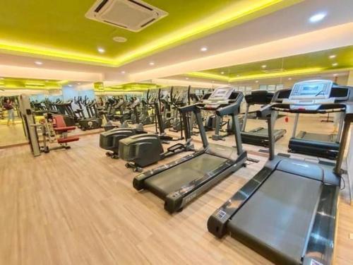 a gym with several treadmills and exercise machines at Kulai d'putra suites beside ioiMall near Airport and JPO in Kulai