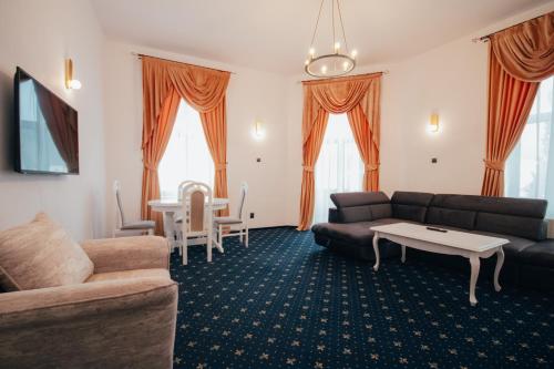 Posezení v ubytování Hotel Carol - Vatra Dornei